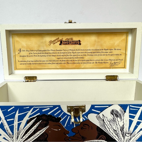 Jose Cuervo Tequila Reserva De La Familia Collector Box 2003 Maximo Javier - Picture 10 of 17